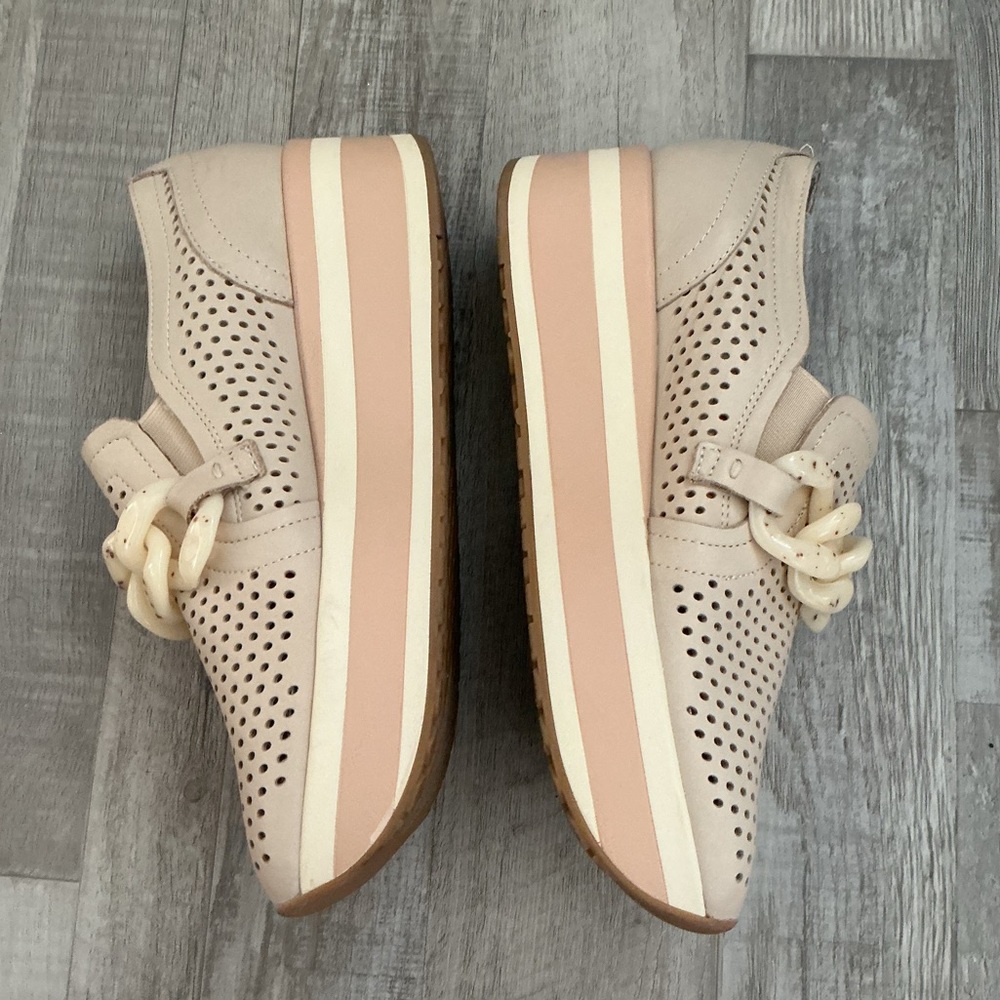 DOLCE VITA JHENEE PERFORATED
SNEAKERS- SAND NUBUCK - Picture 2 of 6
